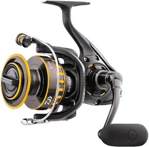 Moulinet spinning or et noir. Daiwa reel maitre